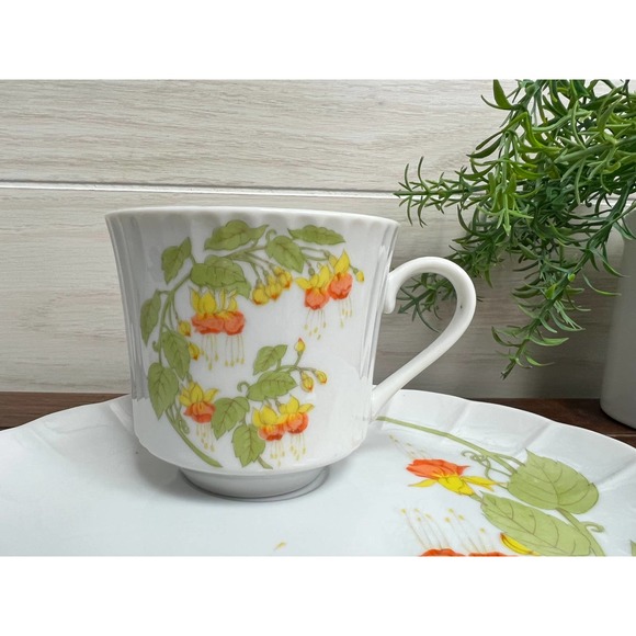 Floral Vintage Snack Set / Snack Plates and Cups - Picture 3 of 7